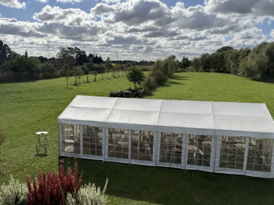 Eventzelt 6 x 12 Meter für Hochzeiten, Gartenpartys und Feiern im Grünen