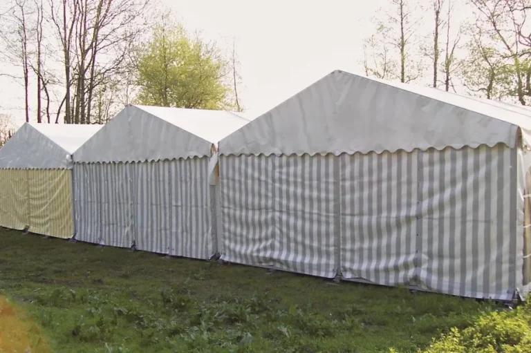 Großes Festzelt mit gekoppelten Zeltsystemen für Veranstaltungen jeder Größe